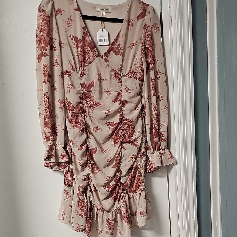 Romantic Floral Ruched Dress Medium. Boutique